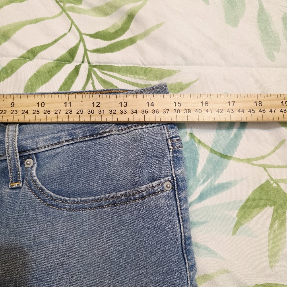 Levi's Women's 311 Shaping Skinny Jeans Light Blue Size 28 - Picture 6 of 8